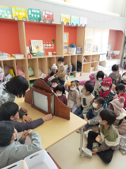 年長さんが紙芝居を読みに来てくれたよ！もうすぐ卒園なんだね