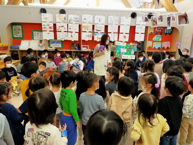 たくさん遊んでくれてありがとうの気持ちを込めてお別れプレゼントを渡してきたよ♪