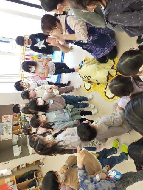 だれかなゲーム！タオルの下に隠れているのは～？？隠れている友達の声を聞いたり、いない人を探したりして楽しかったね☆