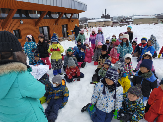 ゆきのこぼうずが来てくれて、スワン対ポニーでフラッグ対決！！最後には素敵なプレゼントをもらったよ☆また冬に会おうね♪
