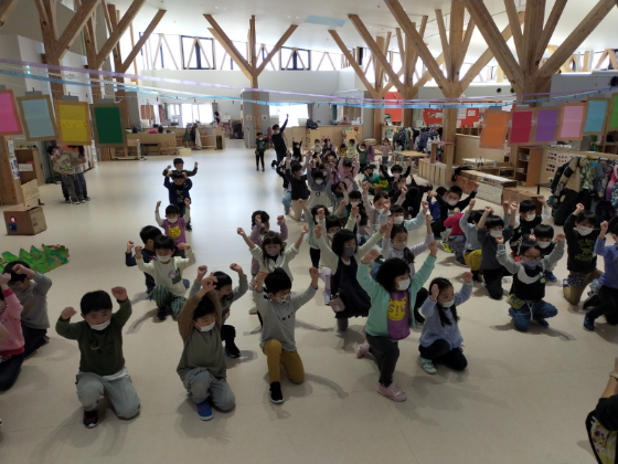 １年間の思い出を振り返って、みんなで久しぶりによさこいを踊ったよ♪久しぶりだけど、バッチリ息の揃う子ども達☆リレーとダイナマイトも楽しんだよ！